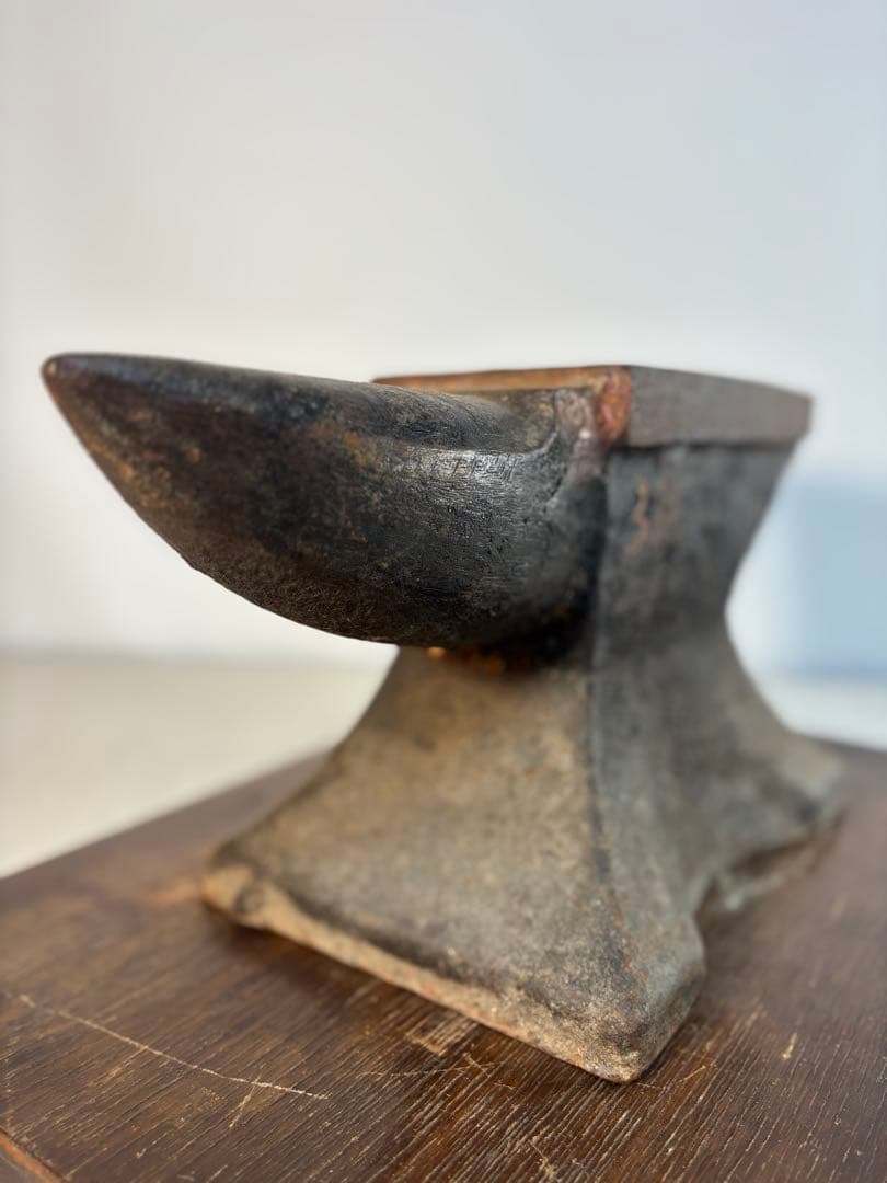 鍛冶屋の金床アンビル 金床 　角付き 作業台 叩き台