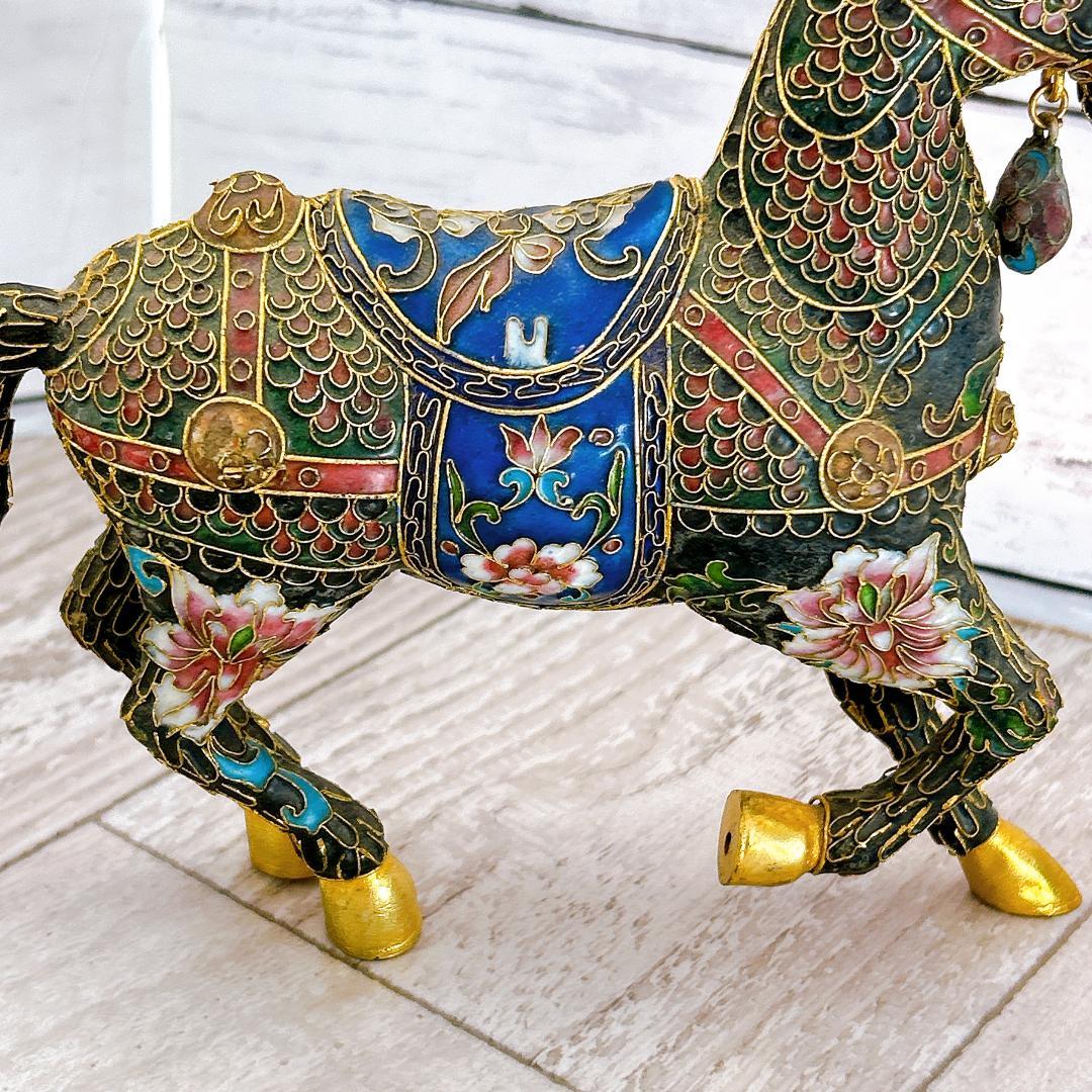 七宝焼　馬の置物　台付き　時代物　中国　繊細　首元装飾