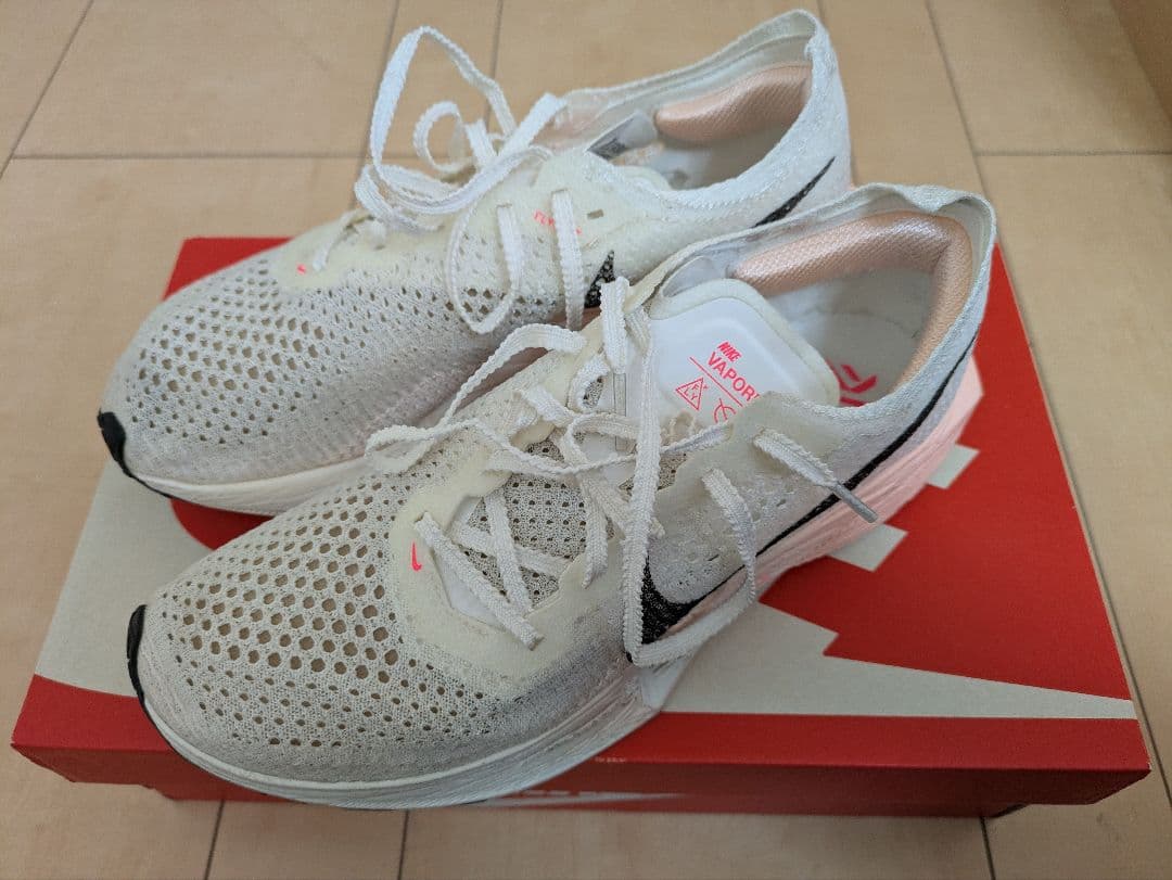 NIKE　ウィメンズ　ヴェイパーフライネクスト％3　25cm