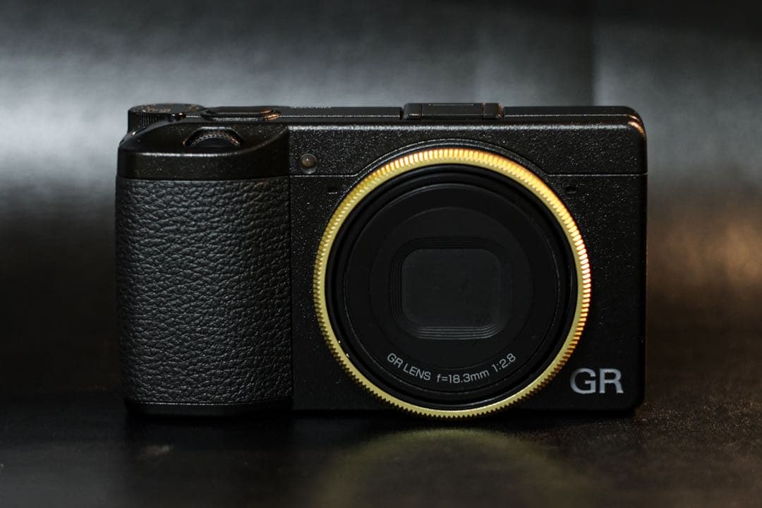 保証期間中　RICOH GR III ←付属品多数　ショット数4404 リコー