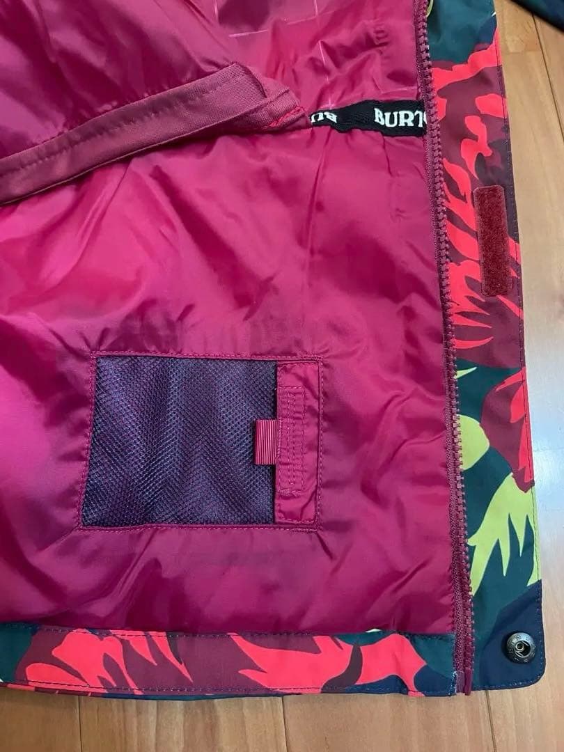 新品・未使用品・Mサイズ・スノボ・BURTON 花柄 フード付きジャケット