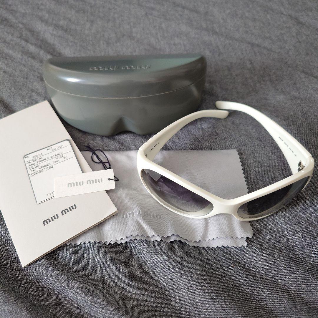 レア　miumiuオーバーサイズ　サングラス　白