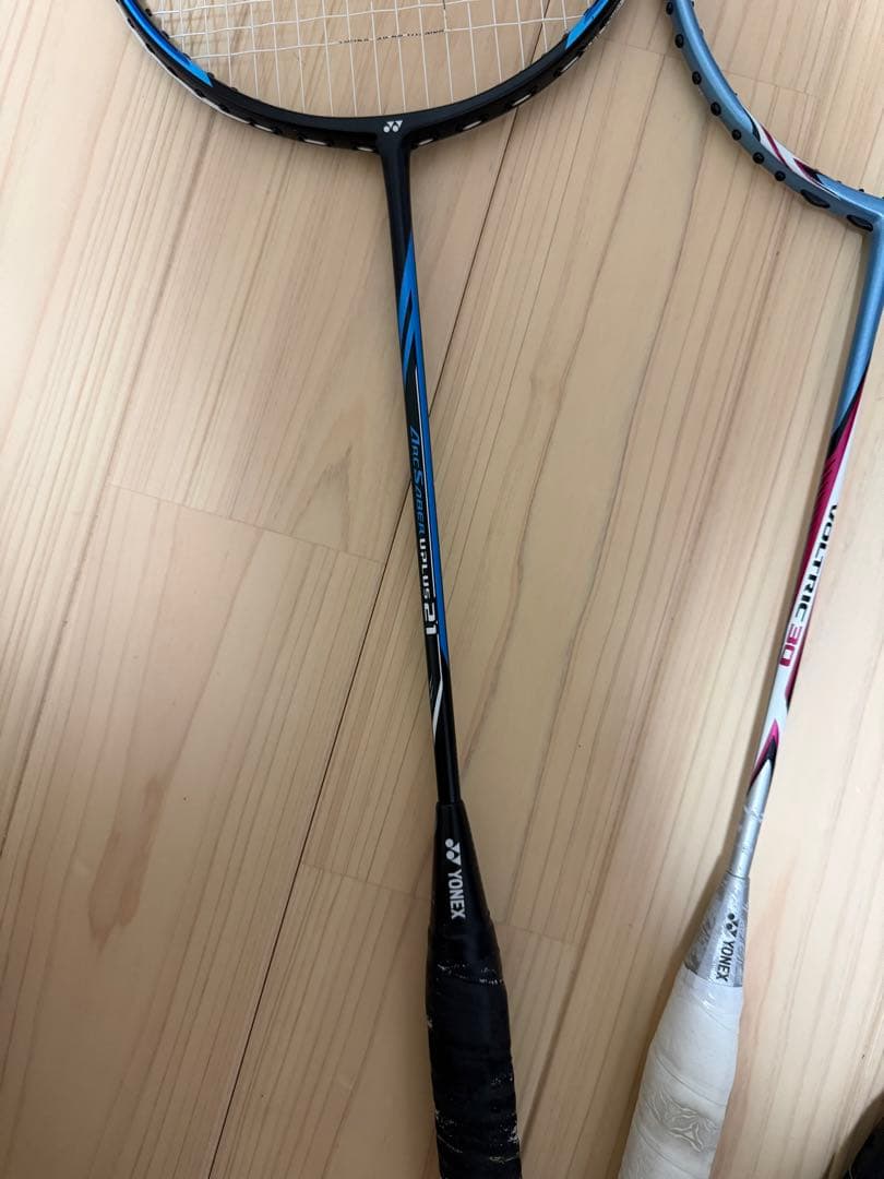 【最安値】バドミントンラケット3本セットケース付き！