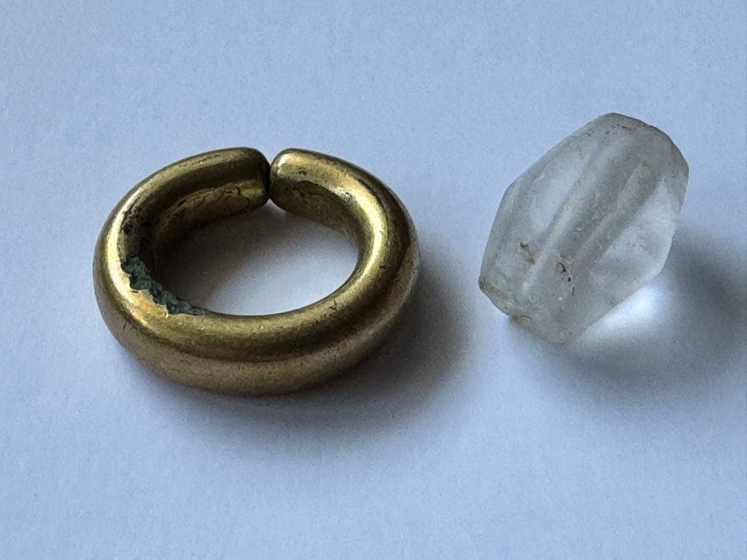 古墳時代の装身具　金環と水晶の切子玉のセット