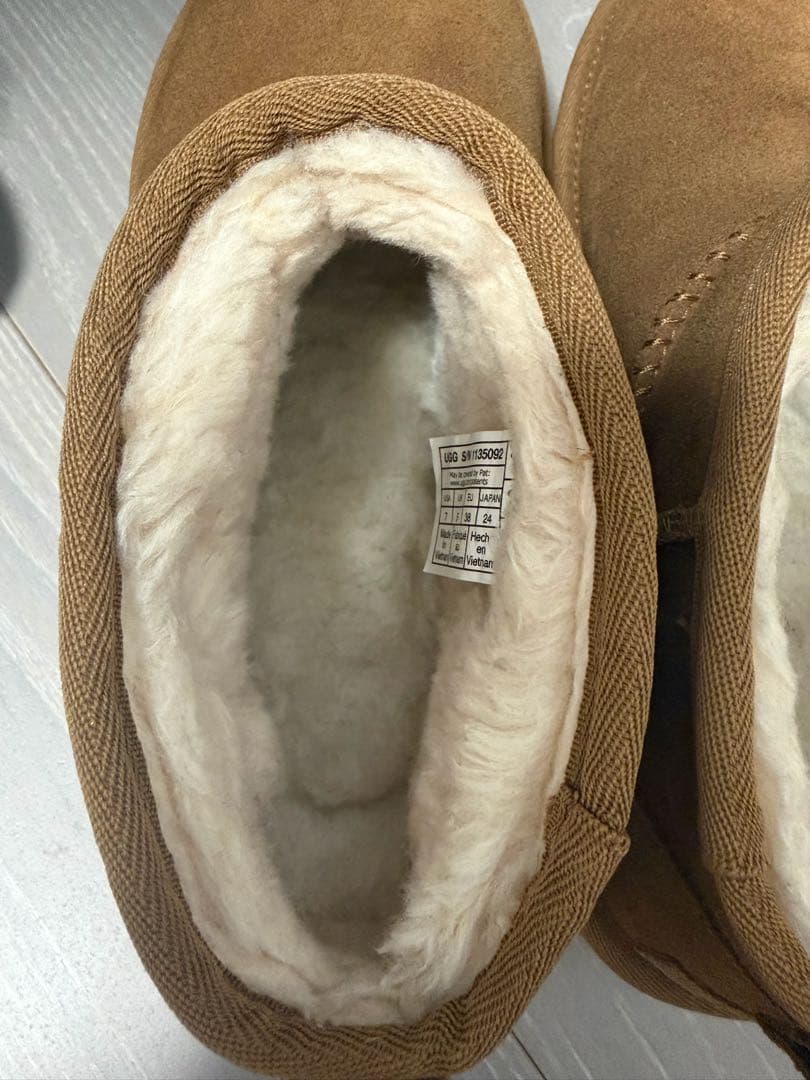 UGG アグ　クラッシックウルトラミニ ムートンブーツ　ショート　ブラウン　厚底