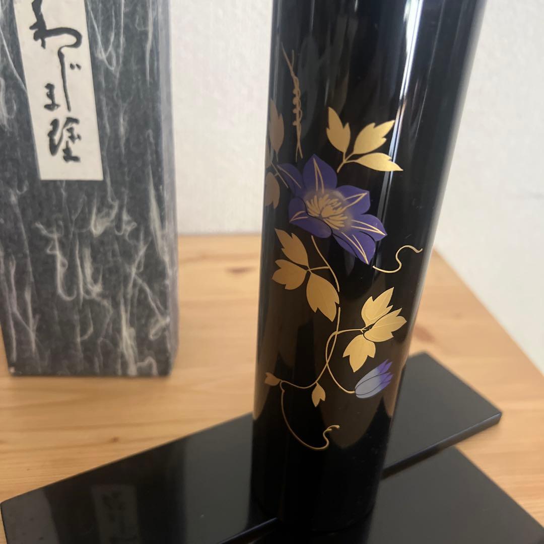 漆器 円筒形花瓶 金色紫色模様　外箱付き