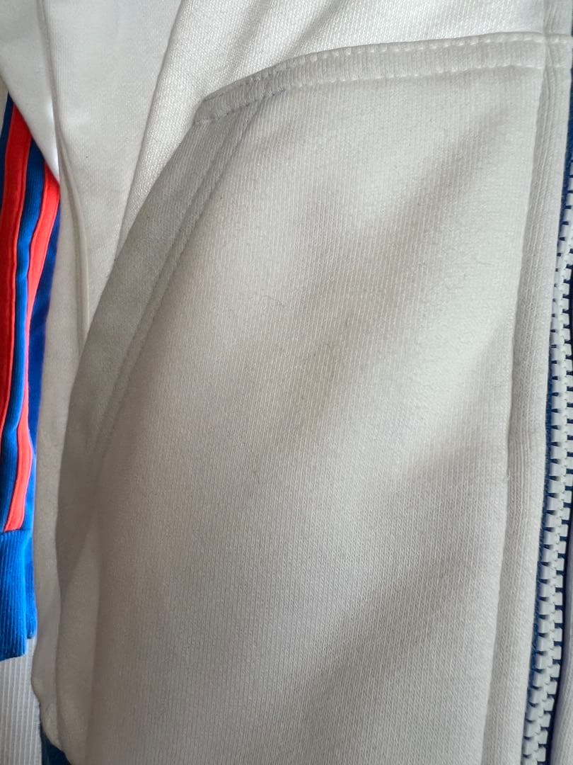 アルビレックス新潟adidasパーカー