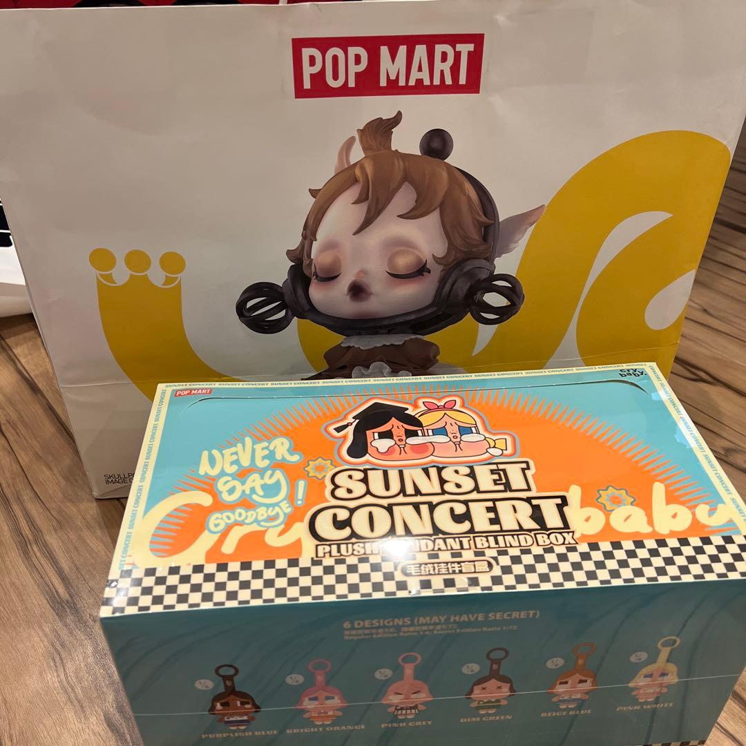 POP MART クライベイビーSUNSET CONCERT ぬいぐるみ　ラブブ