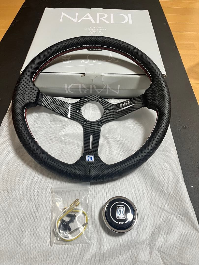 ナルディ14インチカーボンファイバースタイルスポーク、レッドステッチ