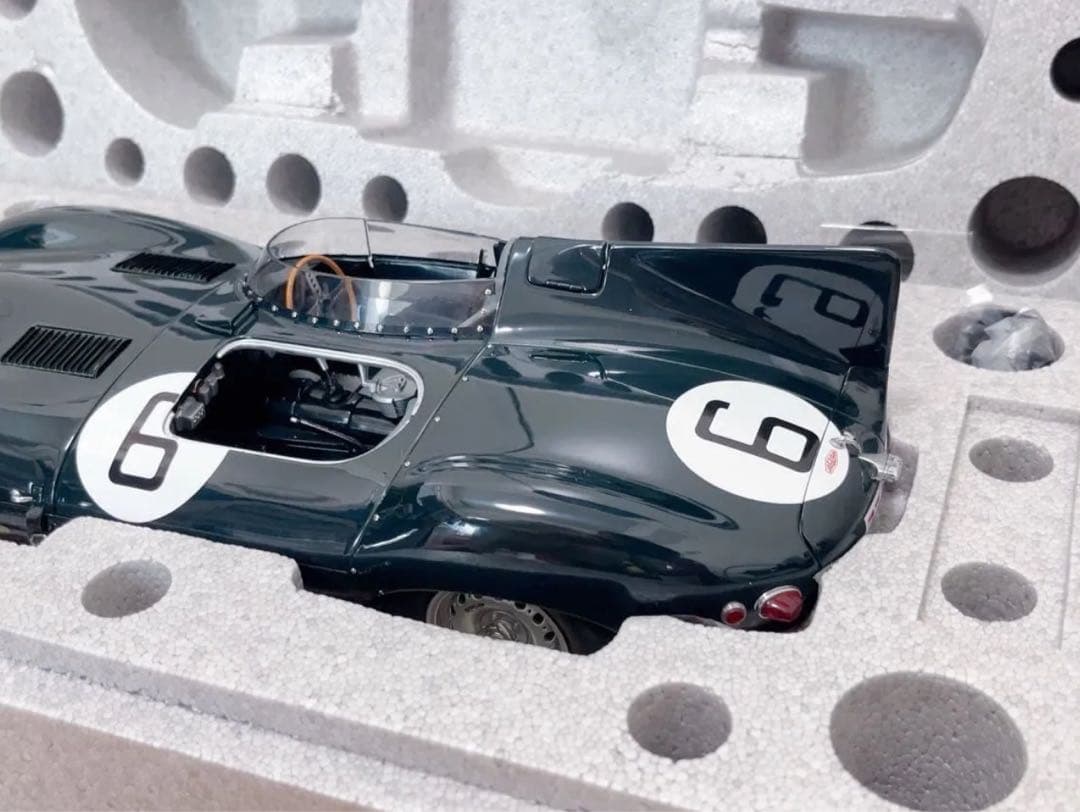 PYOMARO　オートアート1/12 Jaguar D-TYPE