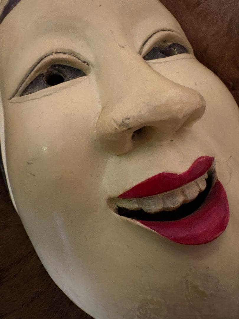 伝統的な能面 笑顔　Japan 骨董　木製