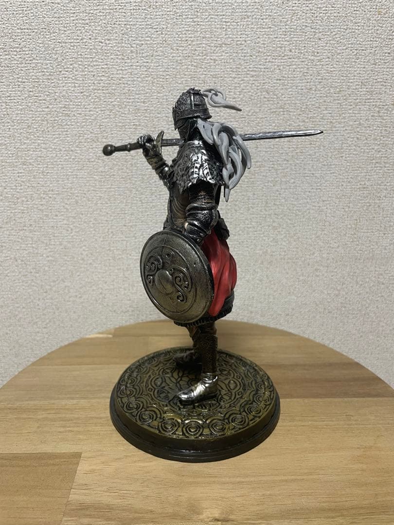 エルデンリング　狼の戦鬼　フィギュア