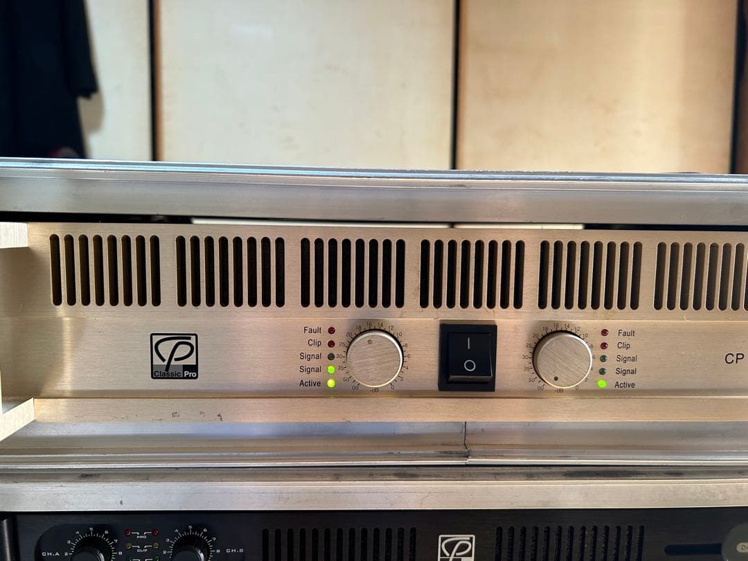 CP 1200 パワーアンプ