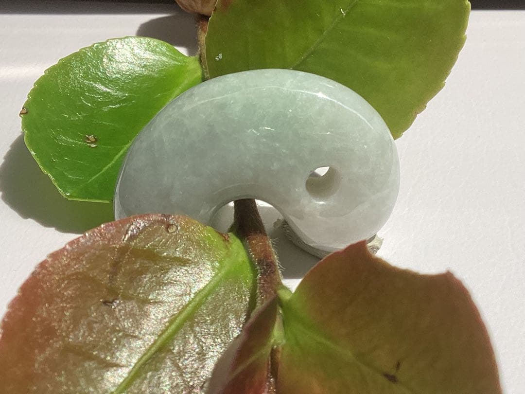 ✳摩訶不思議**吉祥開運　糸魚川翡翠小滝産*勾玉　守護石にお持ちください　鑑別書