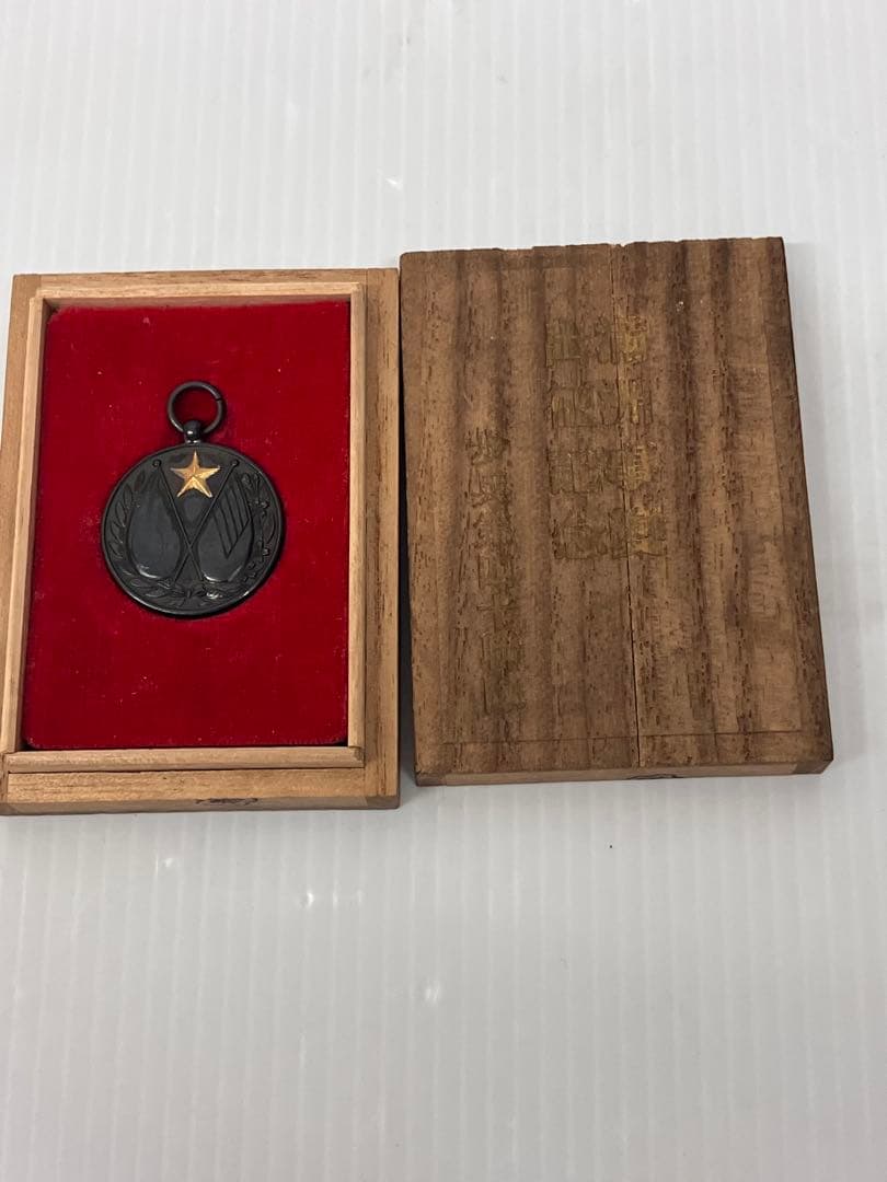 ①【激レア】満州事変出征記念　歩兵第四十連隊　勲章　メダル※箱付