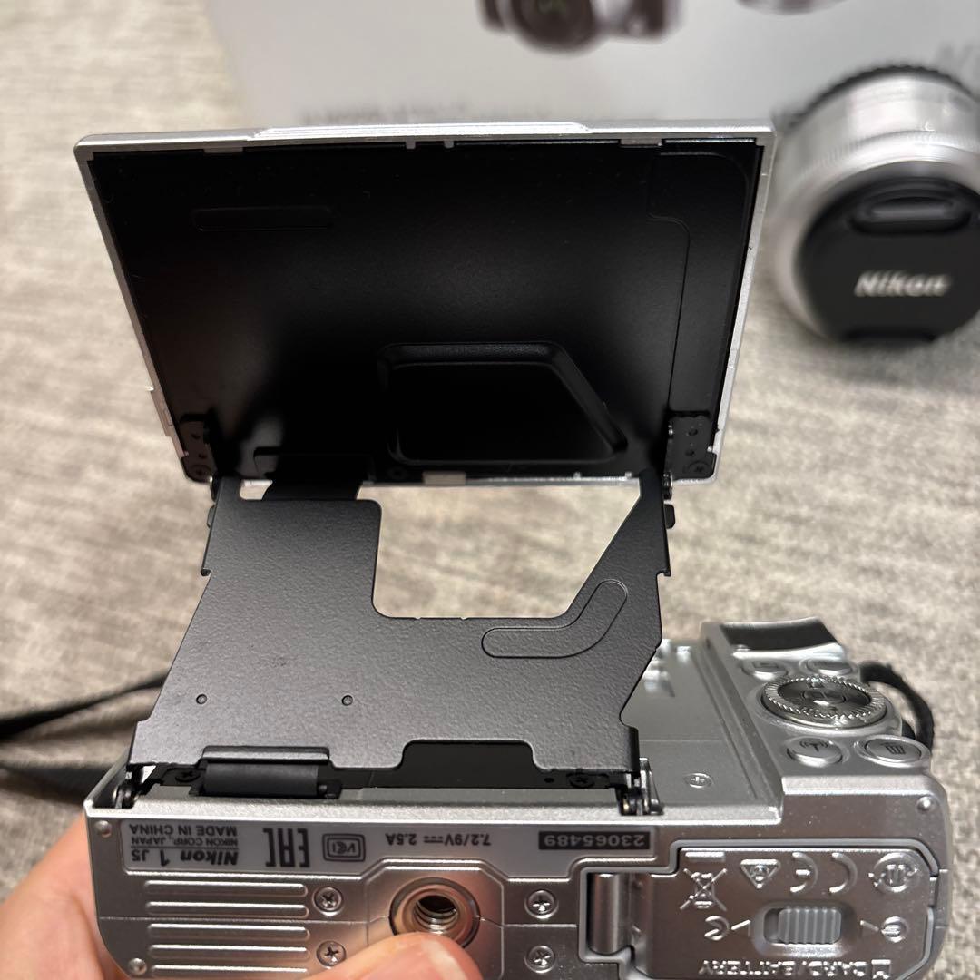 T*i様 Wi-Fi搭載 Nikon 1 j5 ダブルレンズキット　ミラーレス一