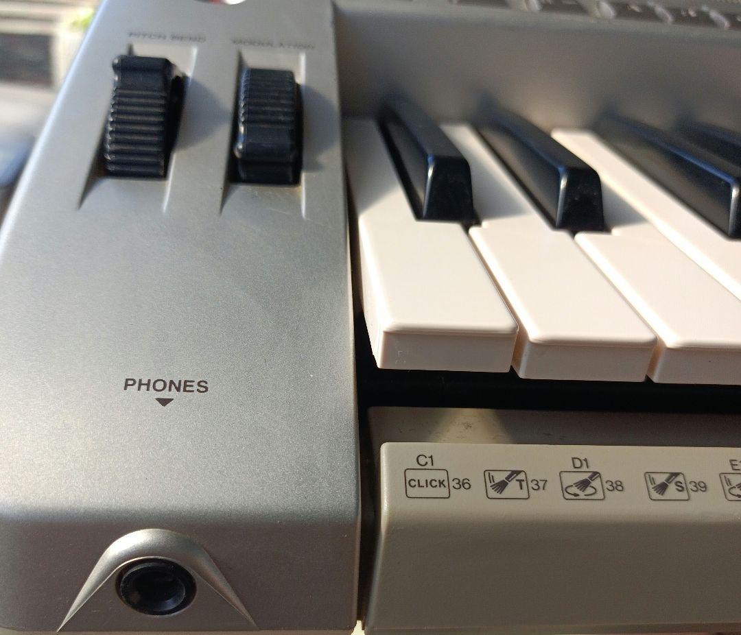 Yamaha PSR-2100シルバー 61鍵