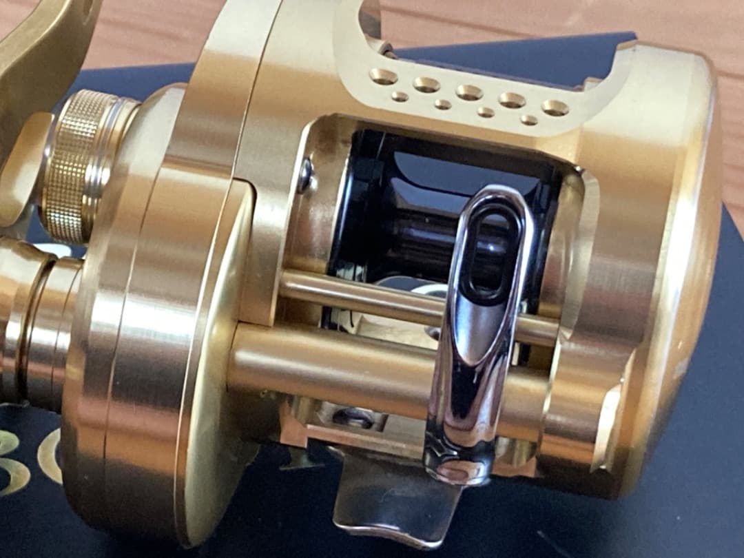 【美品】 シマノ 15オシアコンクエスト 300HG（右）