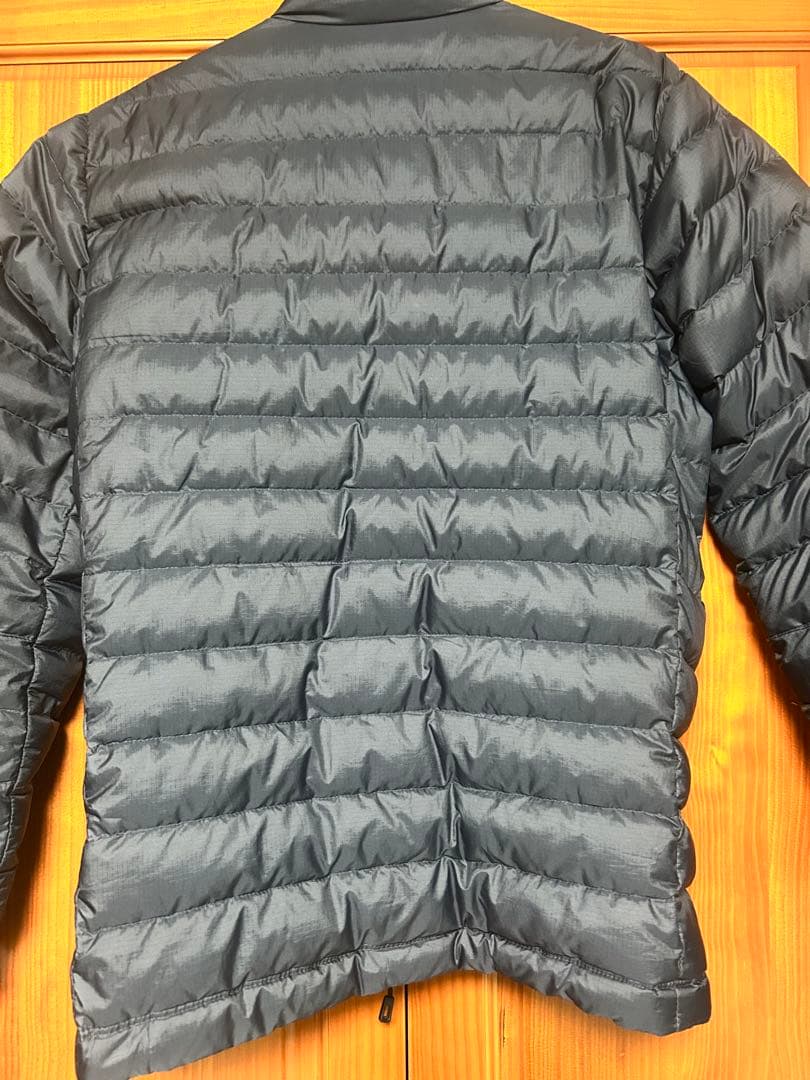 Patagonia 高性能・希少色ジャケット 【定価38500円】