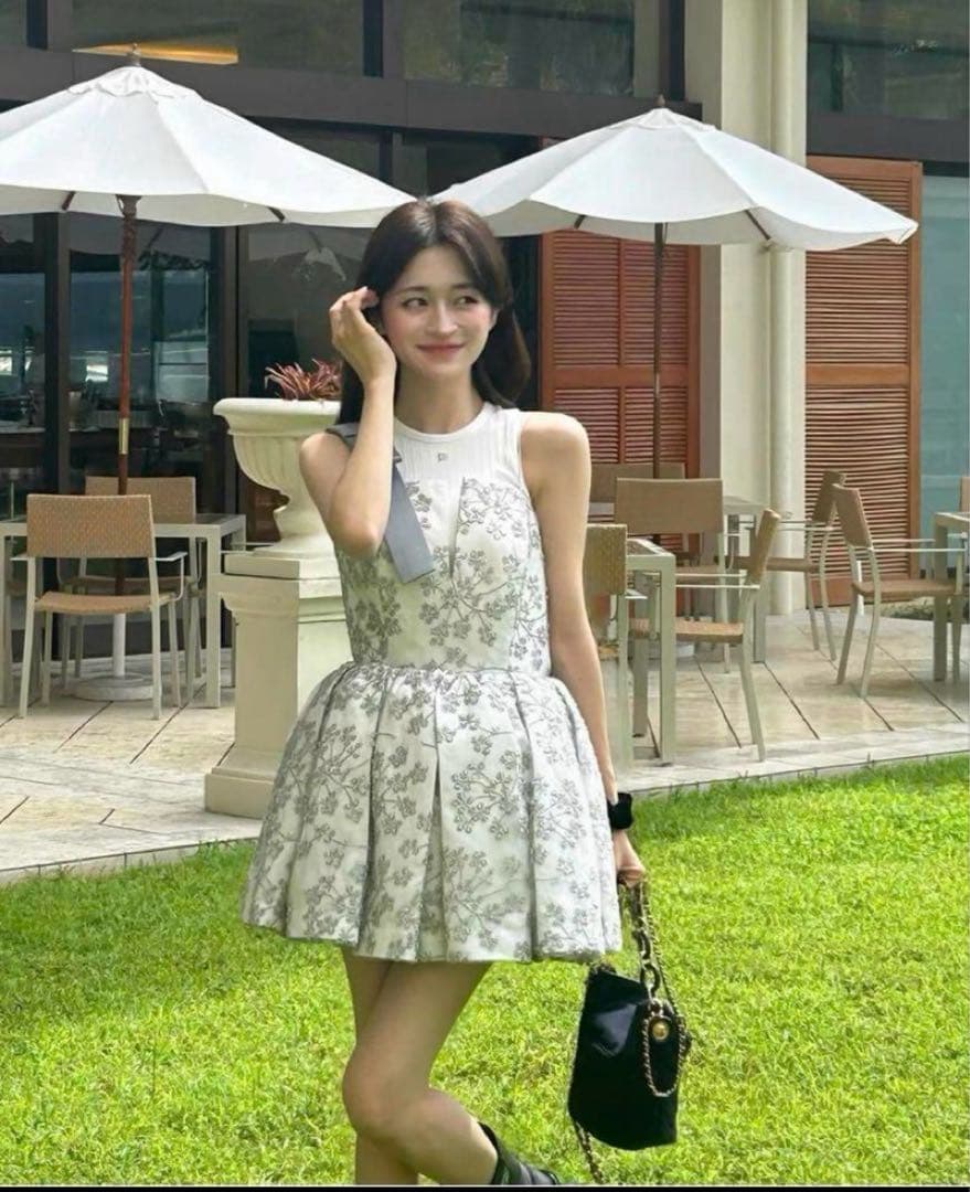 【美品】　Bibiy.（ビビィ）　QUINN EMBROIDERY TOP