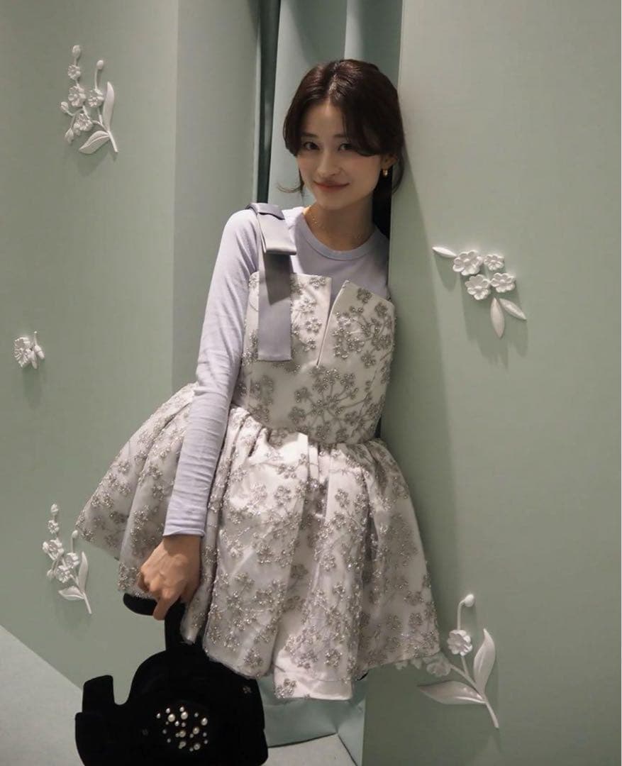 【美品】　Bibiy.（ビビィ）　QUINN EMBROIDERY TOP