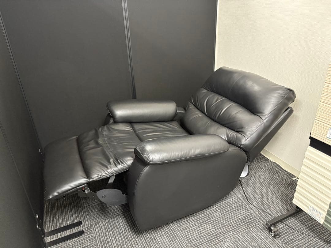 【9/30掲載終了】ブラック リクライニングソファ