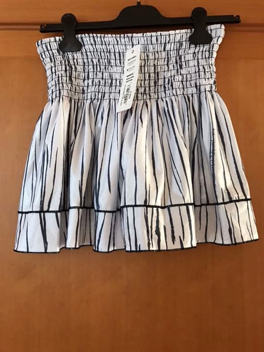 ラッキーインラブ　テニスウェア　白黒スコート　US-Sサイズ　新品