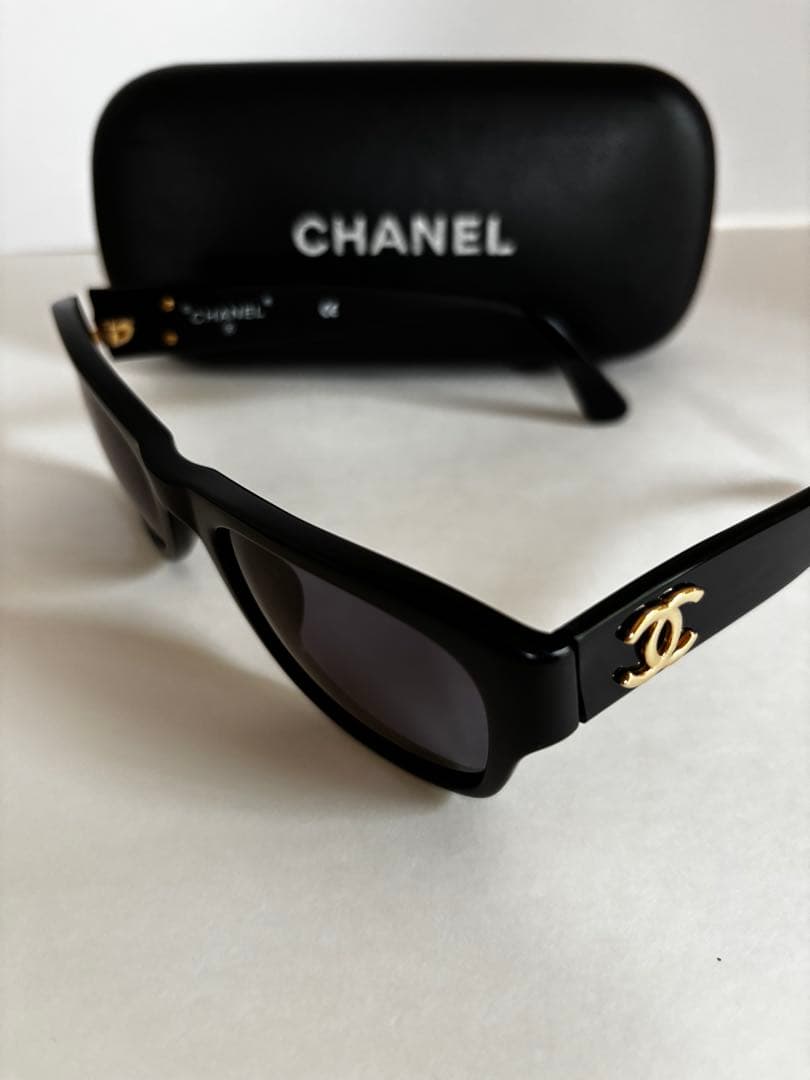 美品CHANEL サングラス ブルー系レンズ　ココマーク ゴールド ケース付き