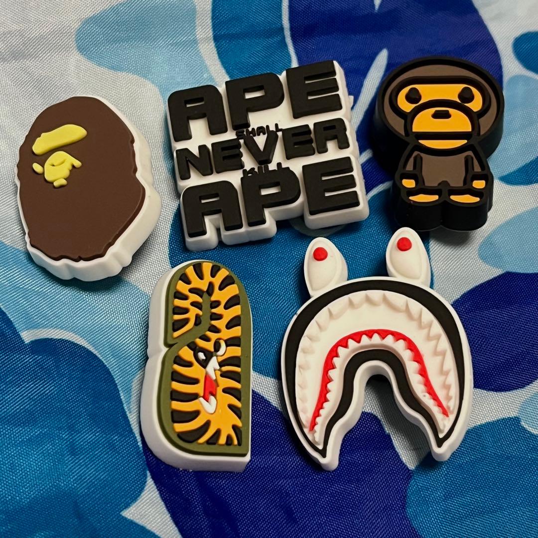 【入手困難】A BATHING APE®︎ × Crocs Clog ジビッツ