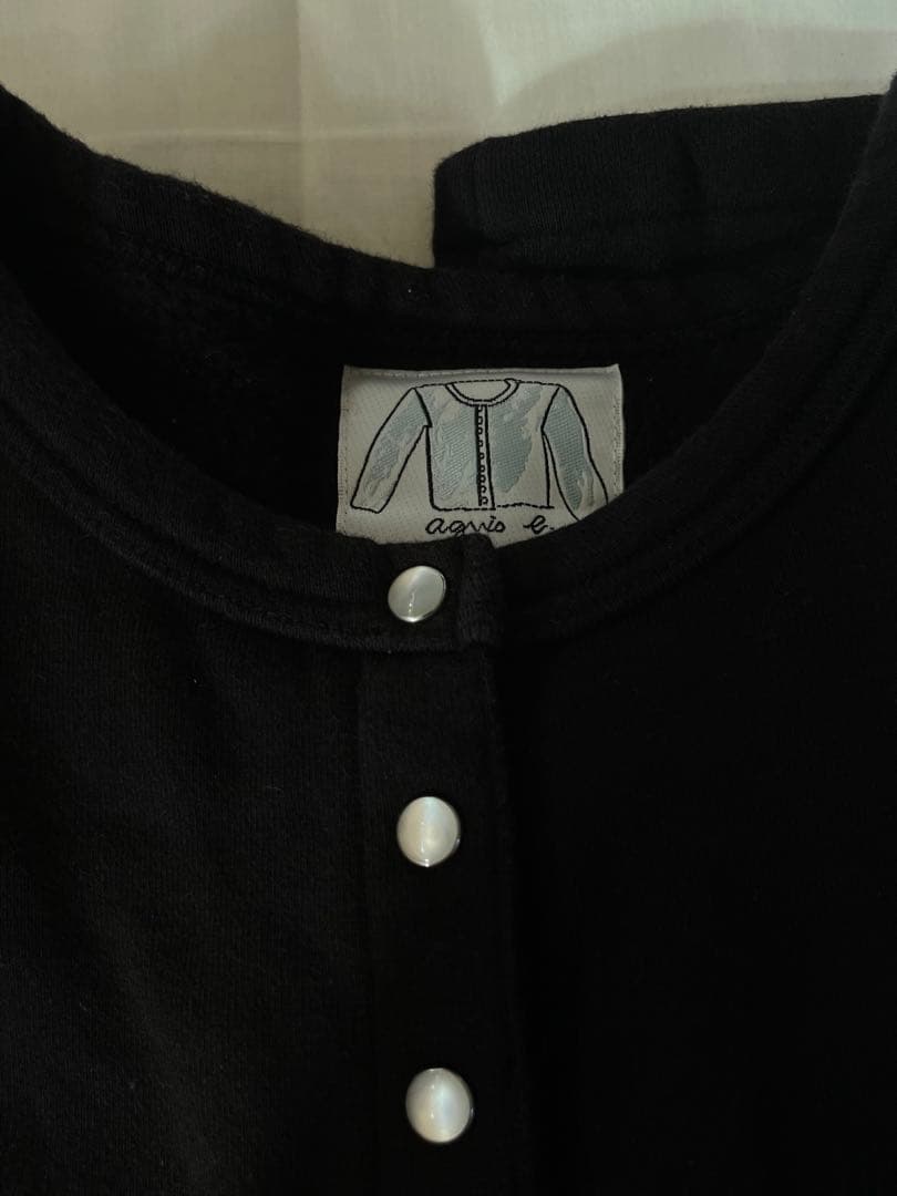 美品　アニエス・ベー　ブラック ボタン付き クロップドカーディガン