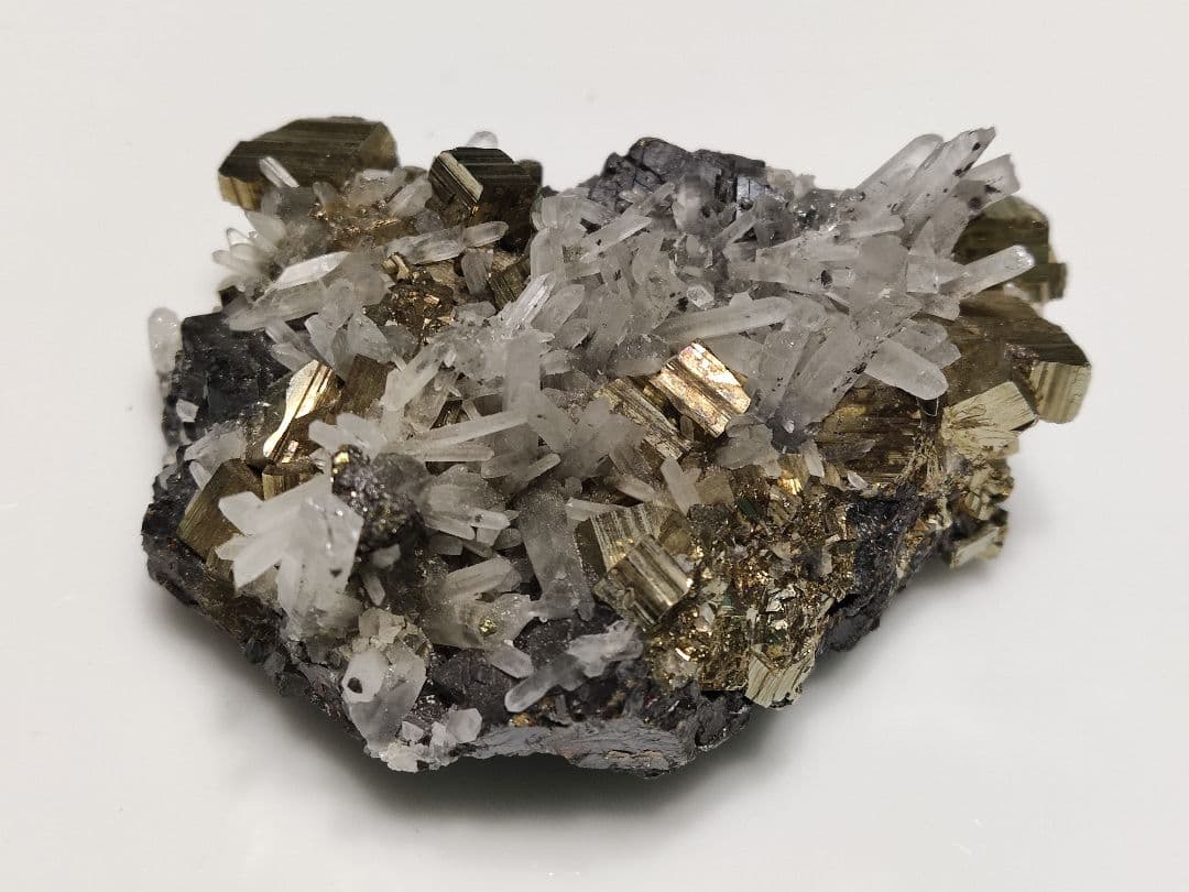 パワーストーン　天然石　パイライト　水晶入りクラスター　109g　 No.207