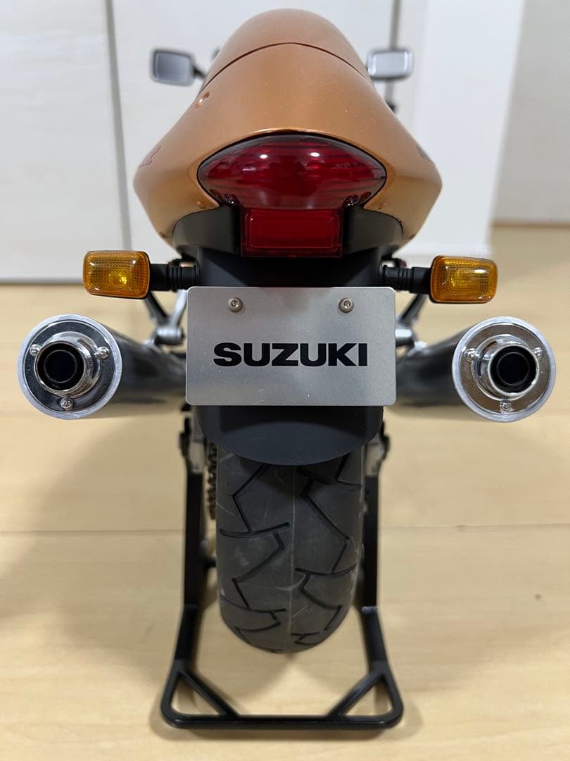 ディアゴスティーニ 1/4 スズキGSX1300R 隼 完成品
