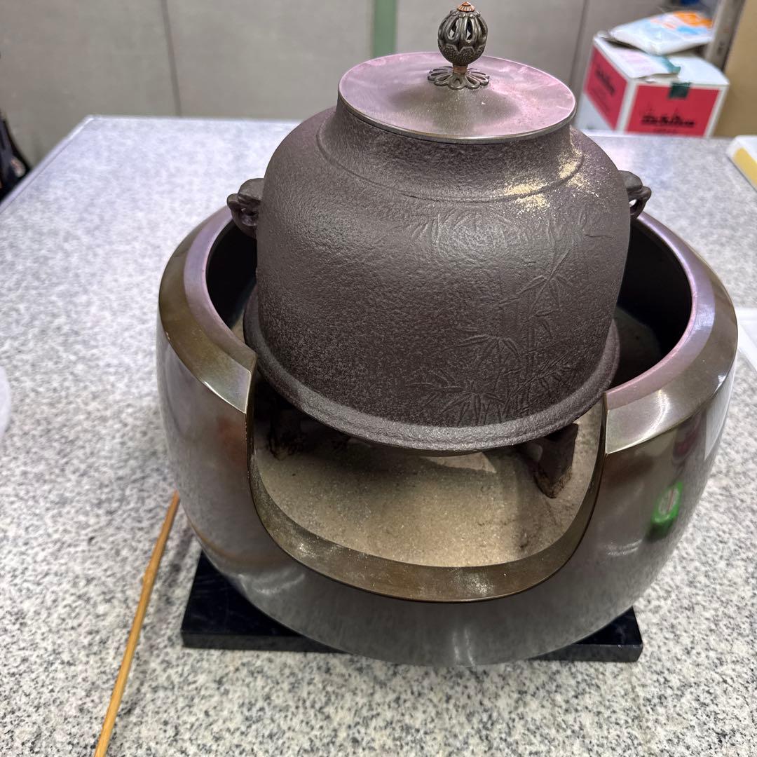 鋳鉄製茶釜 蓋付き 工芸品 アンティーク 茶道具 灰付き 風炉 格安