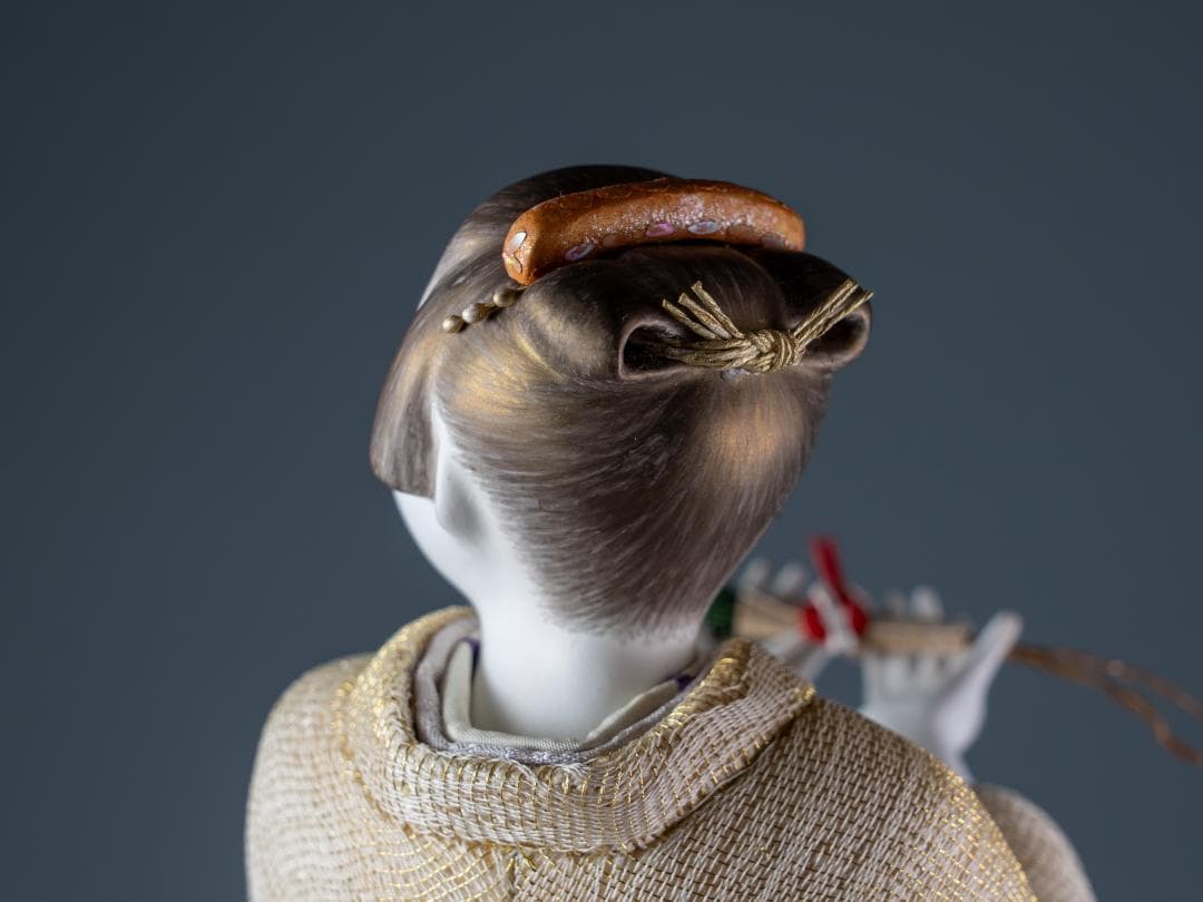 日本工芸会正会員 雨宮弘子作 嵌込人形『佳日』台共箱付 図録掲載品