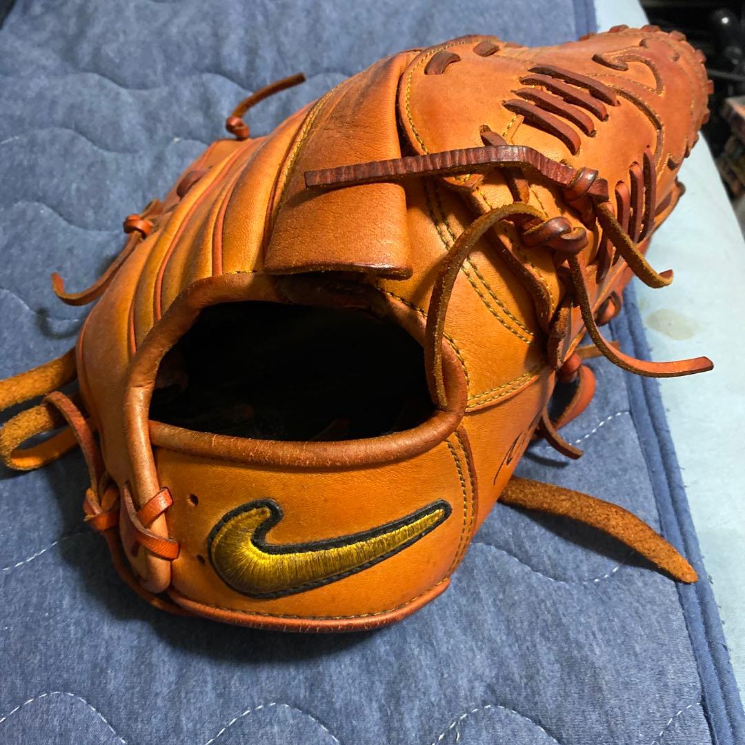 Nike シグネチャーグローブ オレンジ