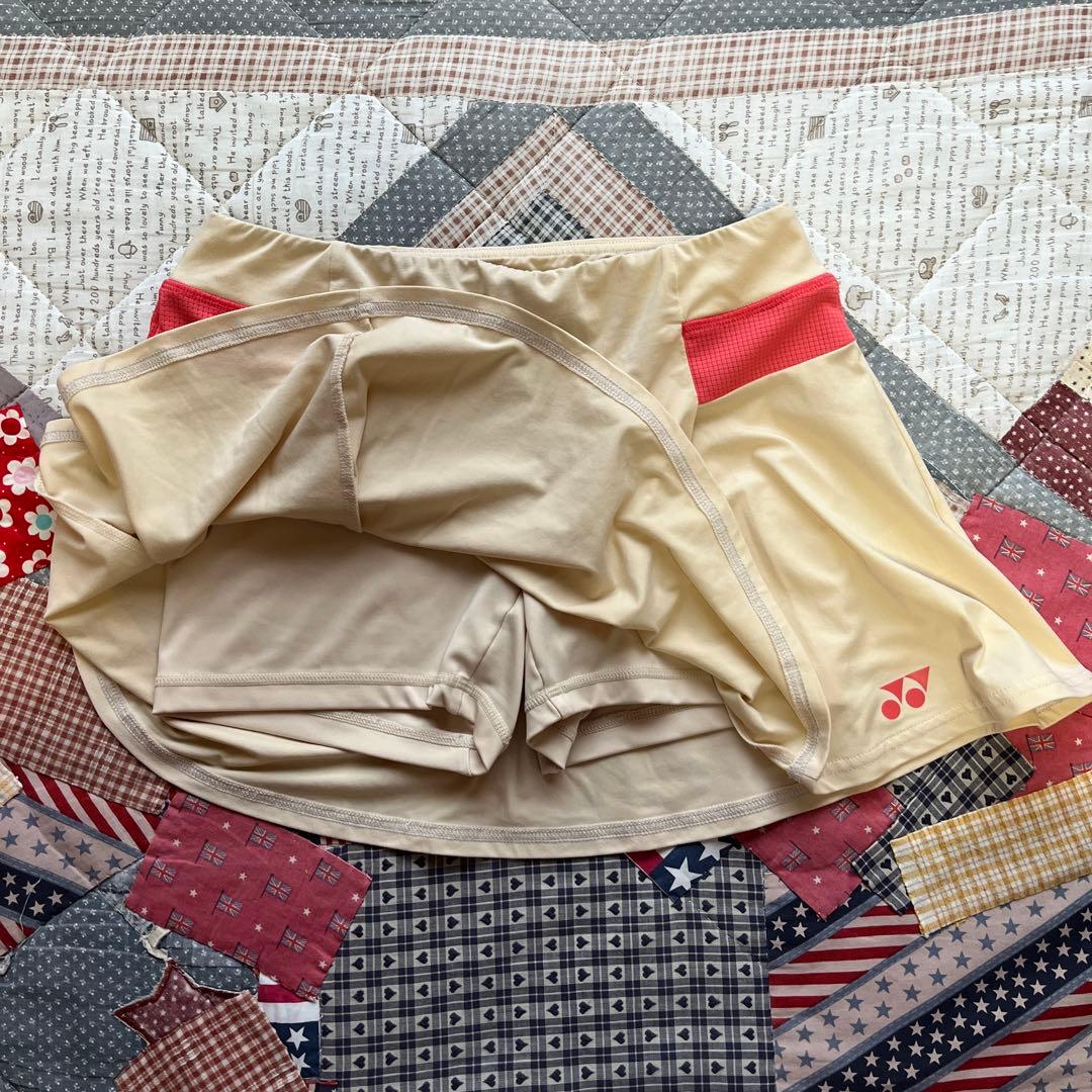 お値下げしました！YONEX テニスウェアピンク Tシャツとベージュスカート