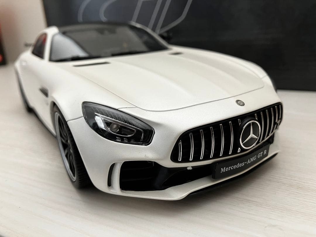 1/18京商 メルセデス AMG GTR