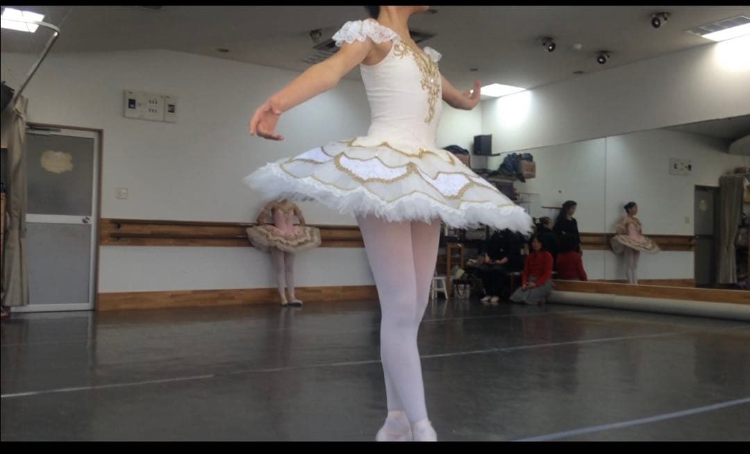 アイボリーのオーダー バレエチュチュ(小学6年から中学生、大人の方へ)