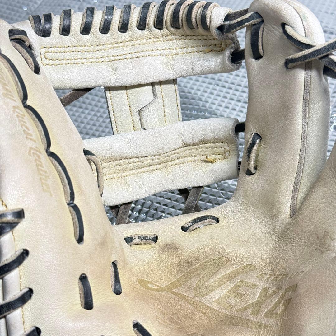 金*様 ディークエスト 硬式グローブ 右投げ用　ホワイト　内野手用　Hウェブ　日