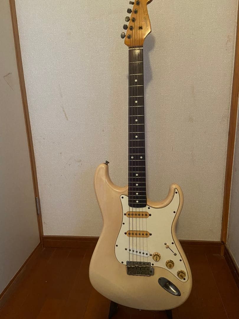 Fender Stratocaster st62-55 Aシリアル、ブリッジはE