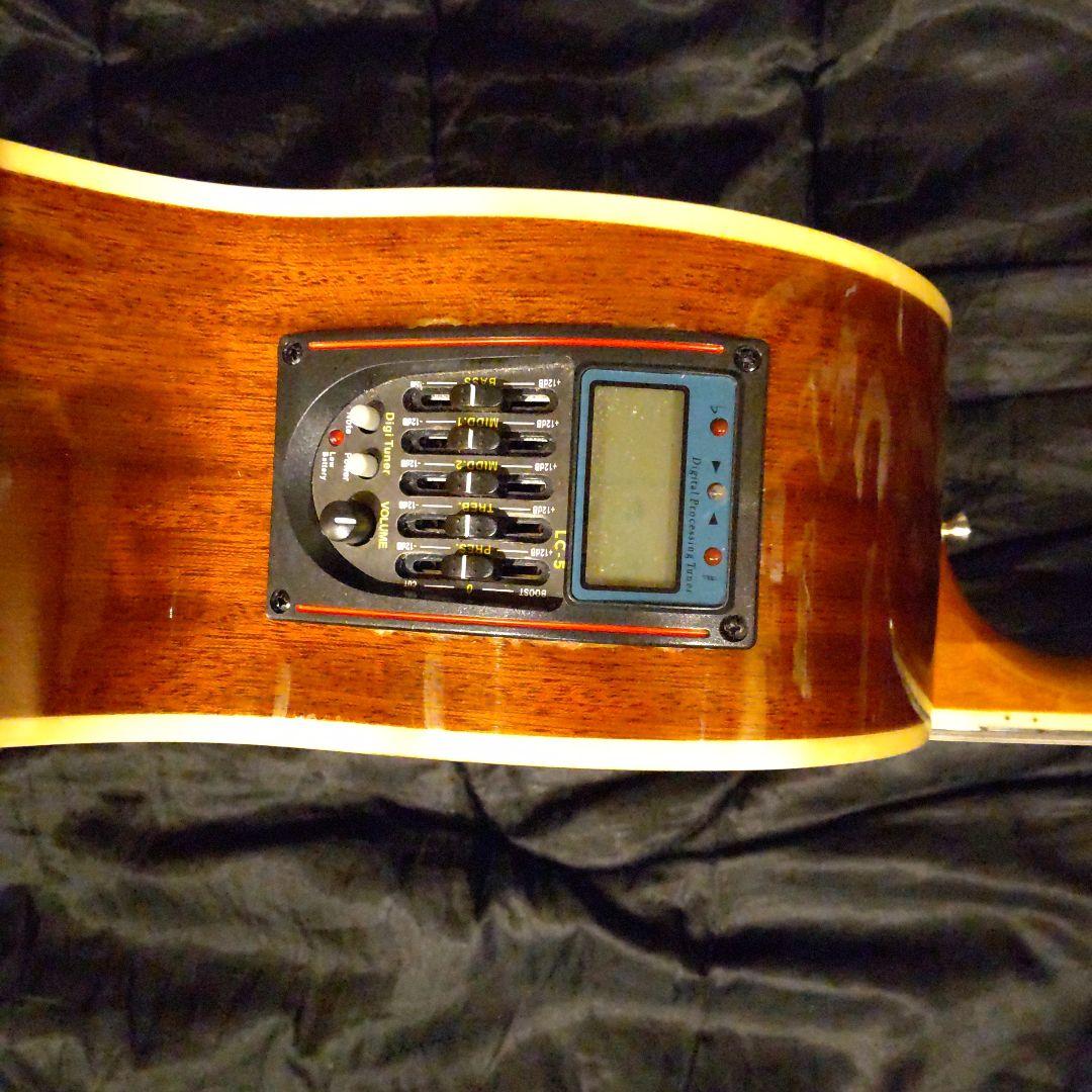 アコースティックギターJ200風カスタムしてます。