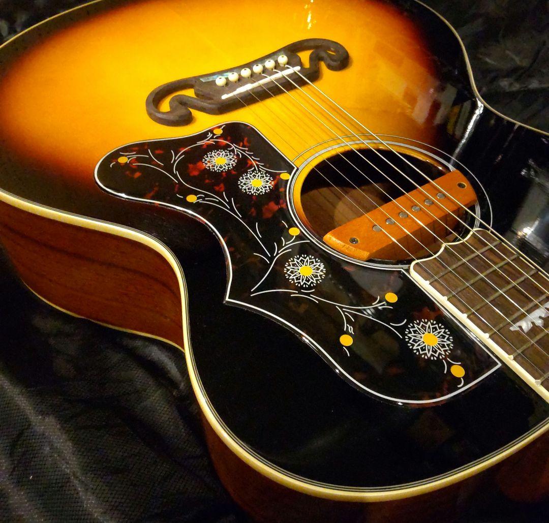 アコースティックギターJ200風カスタムしてます。