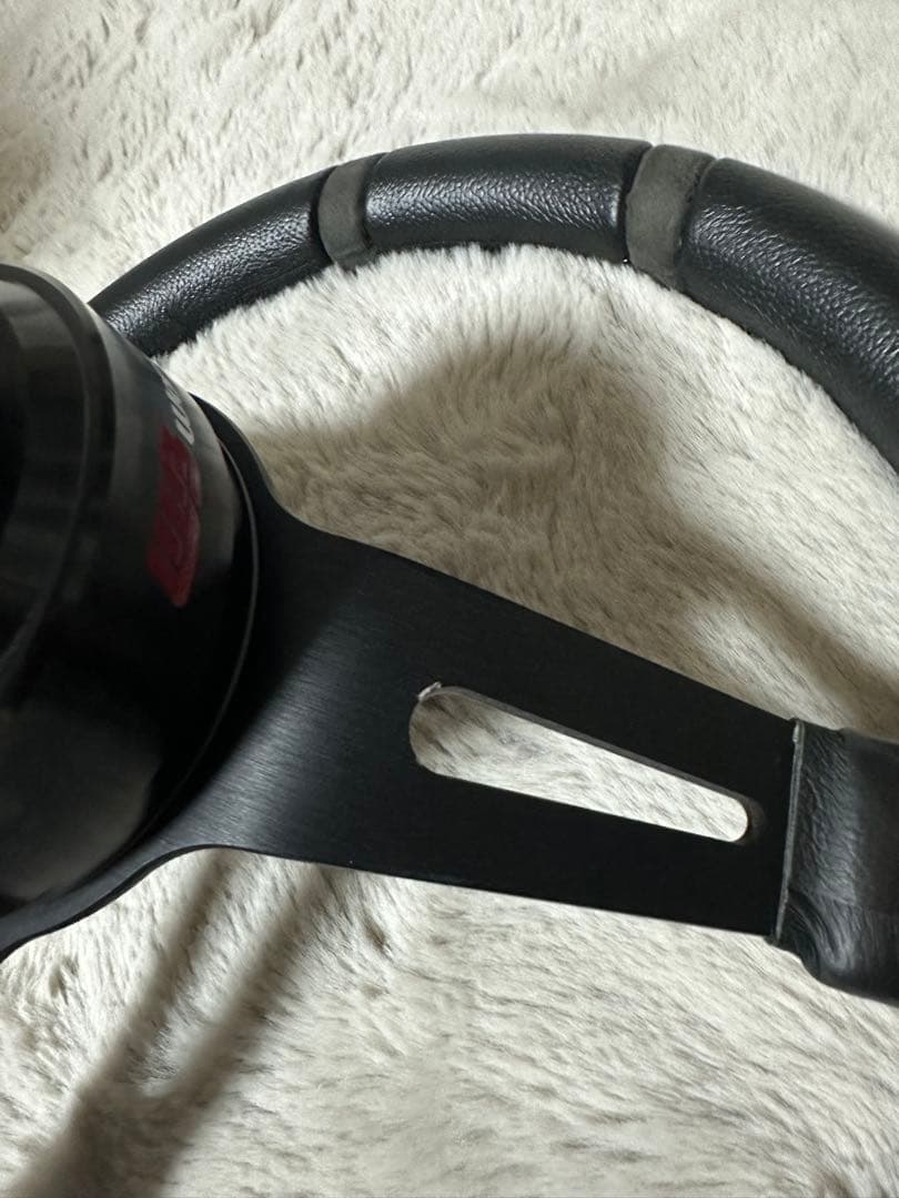 momo ステアリング 3本スポーク ブラック