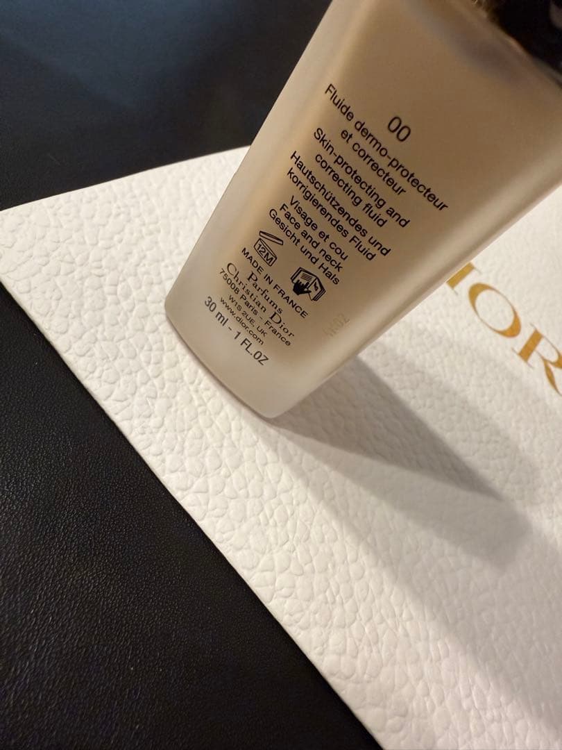 ほぼ新品　ディオール　プレステージ　ホワイトルプロテクター 00 SPF 50+