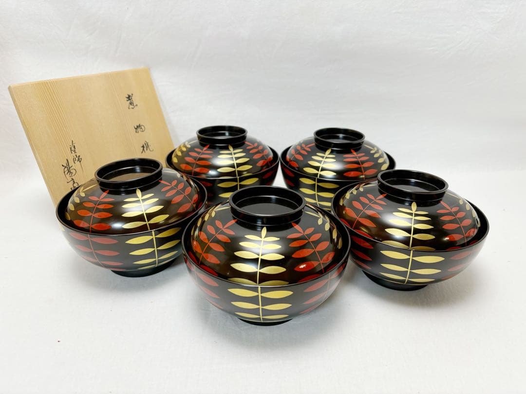 未使用 懐石道具 塗師 岡本陽斎作 木製黒真塗 金彩蒔絵 煮物椀 5客揃 共箱