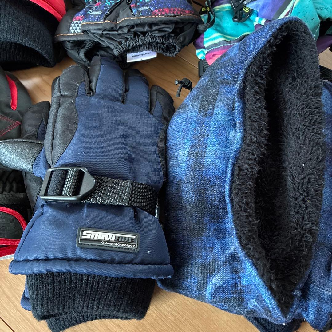 DESCENTE 冬用グローブ・ソックス・ニット帽セット