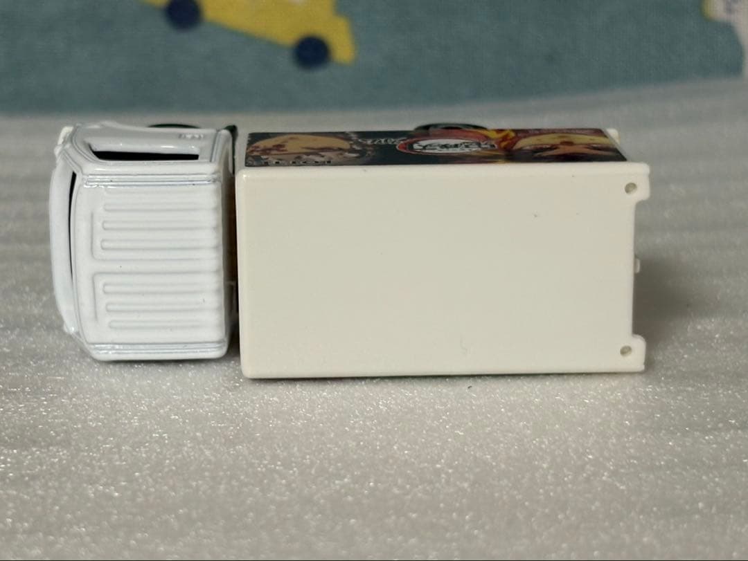 【激レア】トミカ　ロッテ 鬼滅の刃 ガム トラック　ISUZU エルフ