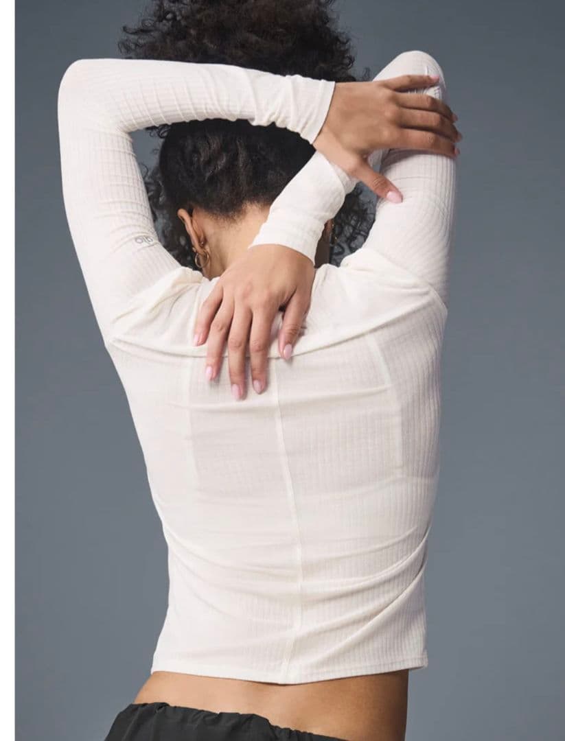 alo　リブ編み長袖トップス（ベージュ）