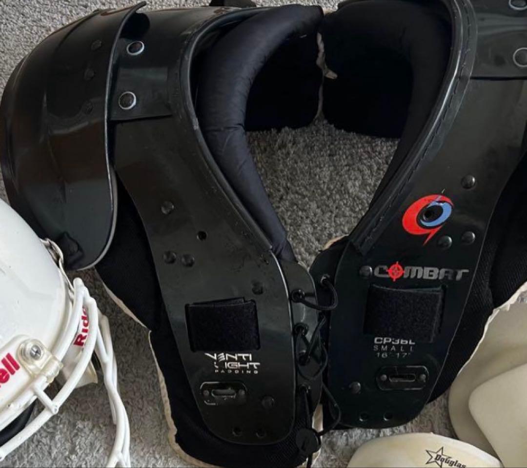 美品⭐️アメリカンフットボール用ショルダーパッド