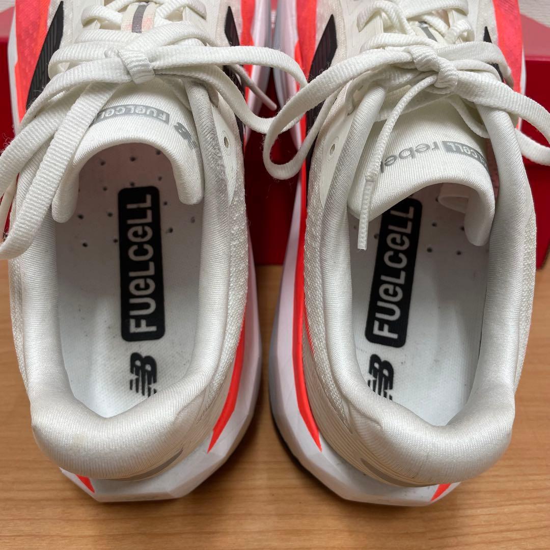 美品　ニューバランス　FuelCell Rebel V5 26センチ